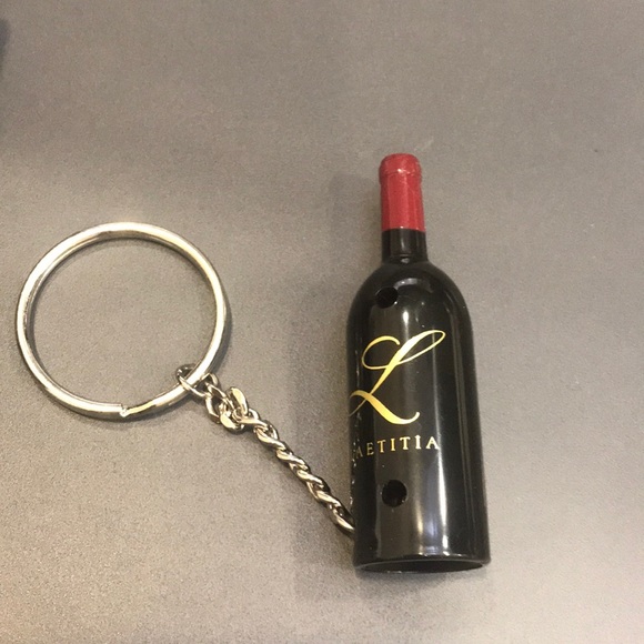 NWT Laetitia Bottle of Wine Keychain w/Light - Picture 3 of 10